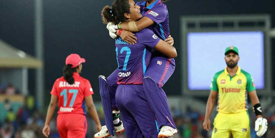 নিলামের রাত, ডানমন্ডির ছাদ: বদলি বাজারে আসল দাম কে দেয়