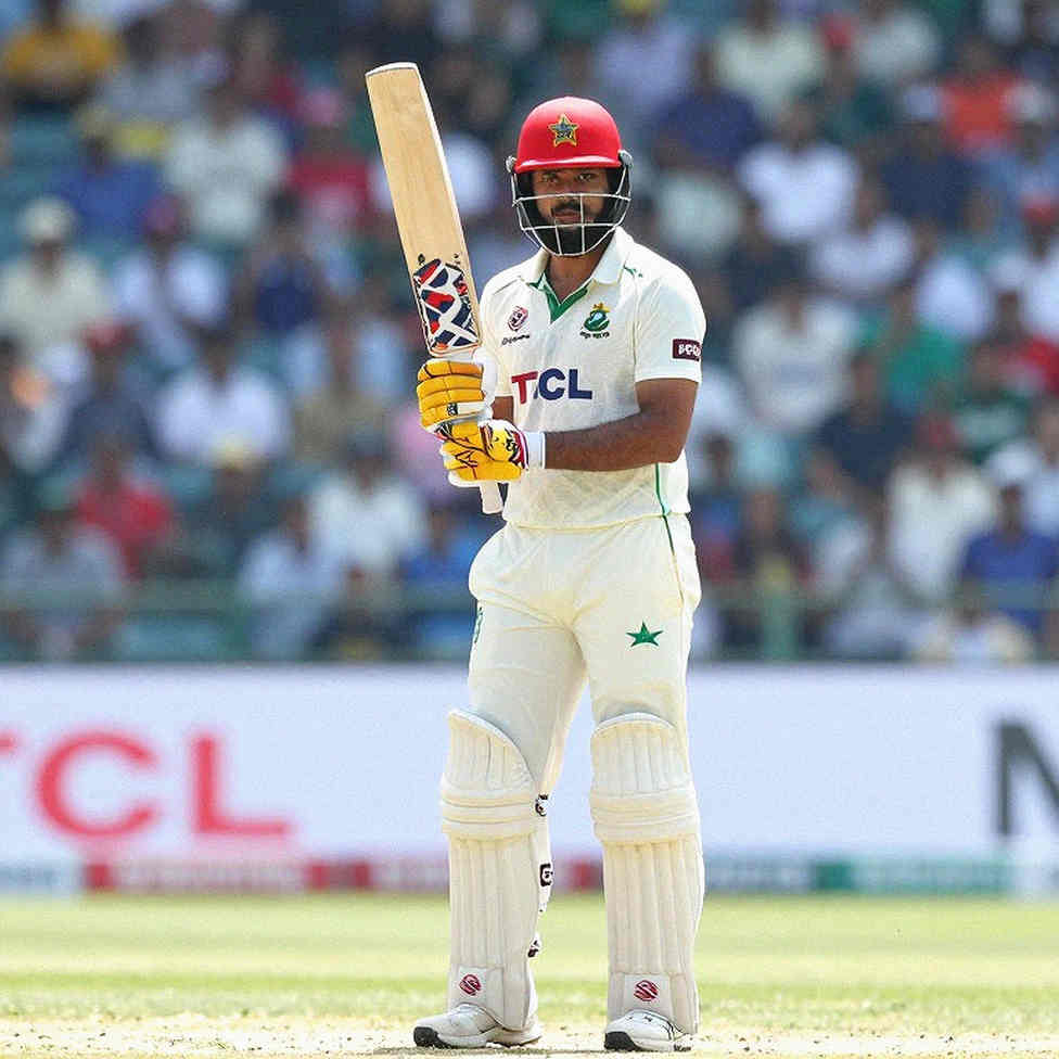 ব্লকের কবিতা: যখন বাউন্ডারি স্টেডিয়াম ছেড়ে চলে গেল